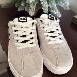 White & Grey Shoes 👟 👟 Size 5.0