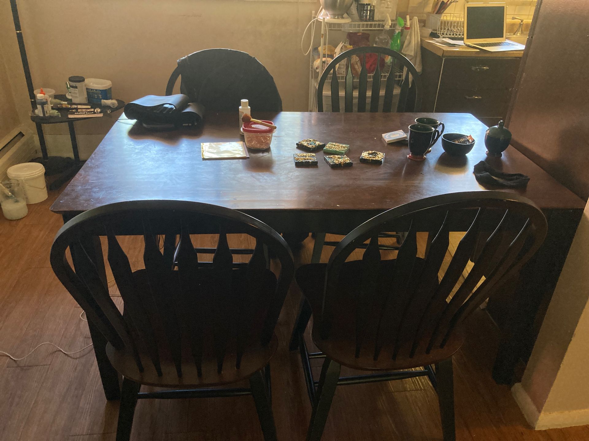 Dining Room Table w Chairs