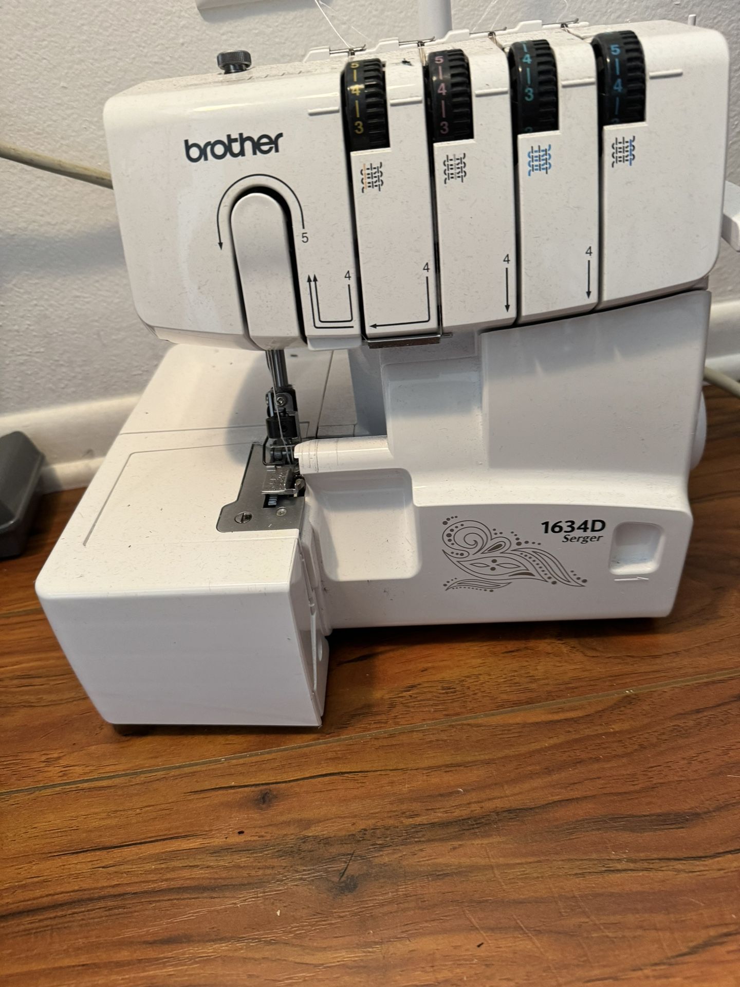 Brother 1634D 3 or 4 Thread Serger Sewing Machine