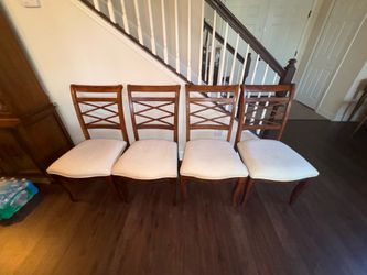 Set of 4 dinning room chairs