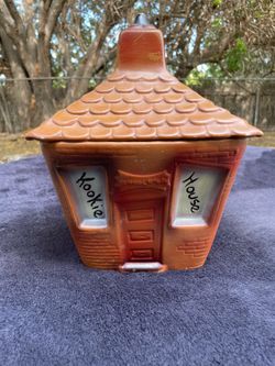 Ceramic cookie jar