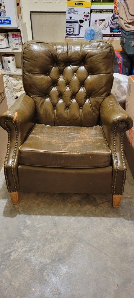 Chair And Rolling Ottoman 
