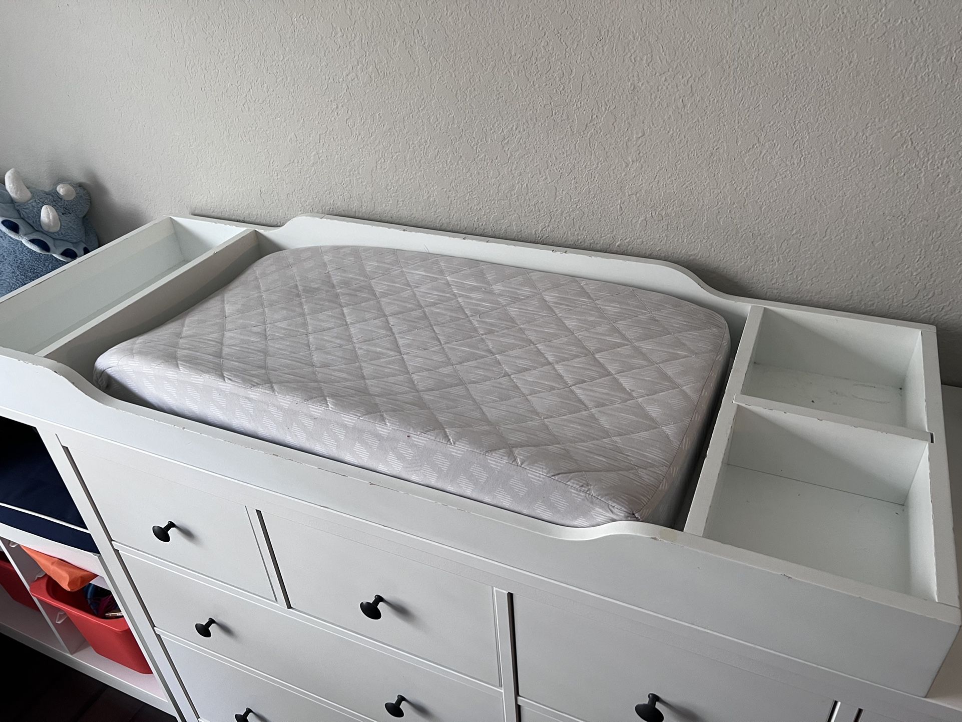 Baby Changing Table With Waterproof Mat