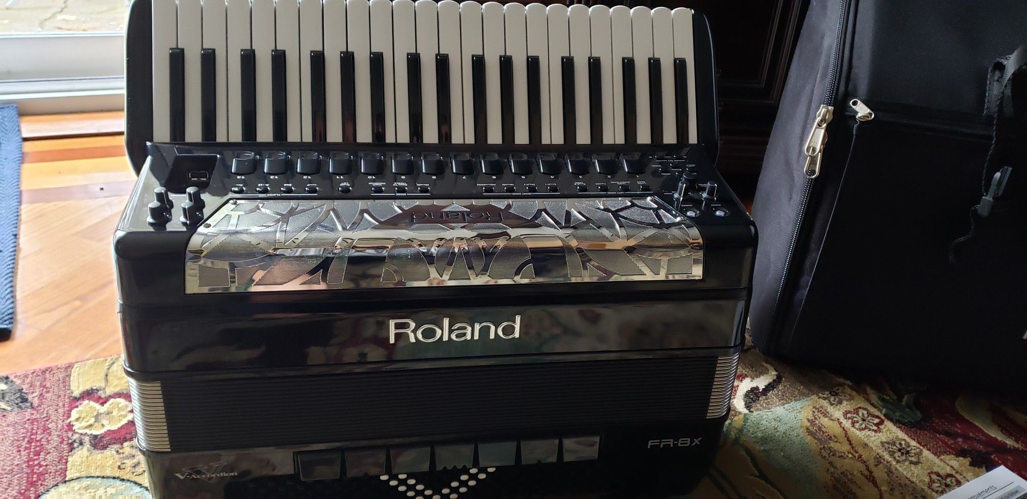 Roland Fr-8x digital accordion