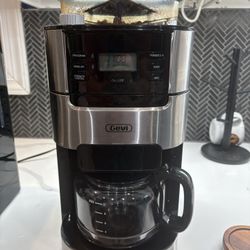 Coffee Maker With grinder 
