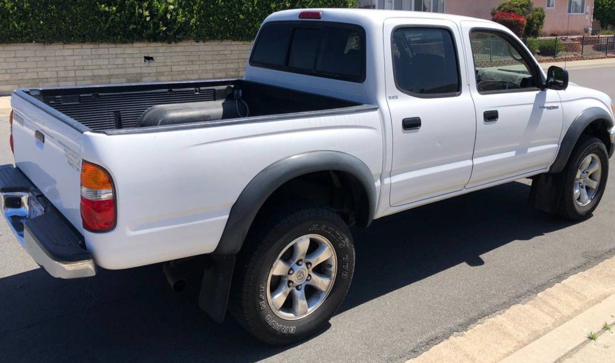 TOYOTA TACOMA 2003 PRICED FOR QUICK SALE