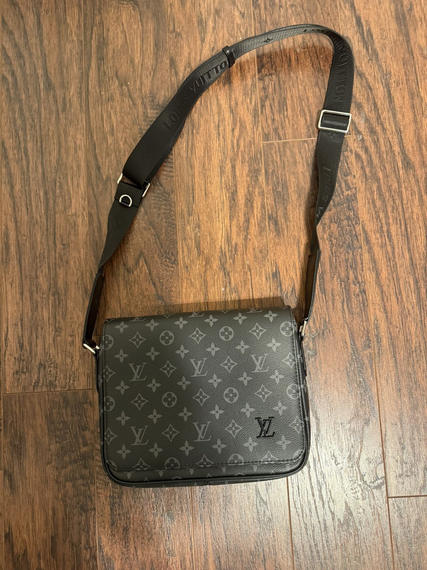 Louis Vuitton Monogram Eclipse Clutch/Pouch – Authentic Designer Bag