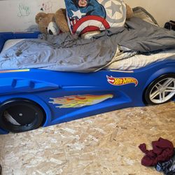 Hot Wheels Bed