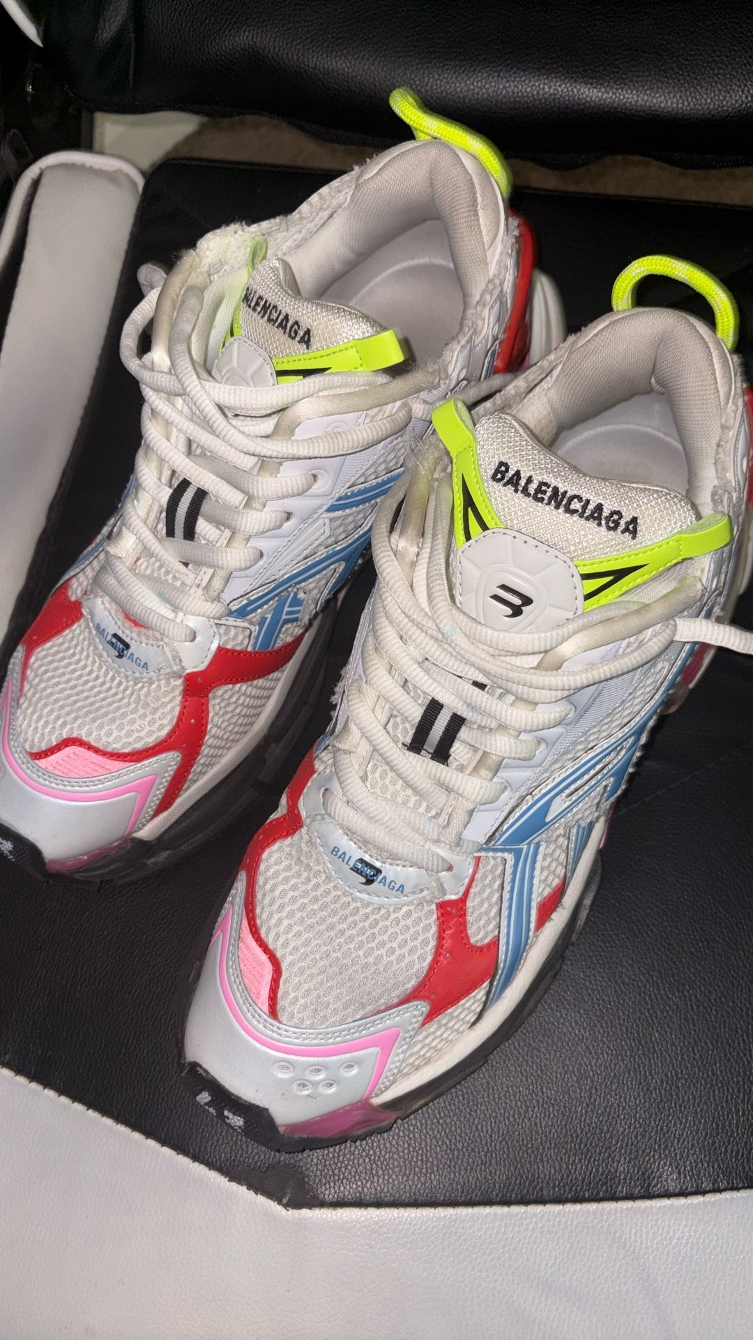 LOOKING TO TRADE FOR LV SKATES OR BETTER
