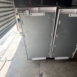 🔥 Sub-Zero 15” Built-In Ice Maker – Luxury Panel Ready! 🔥 💲 Price Today: $1499 (USED – Fully Tested & Working Perfect!)  Upgrade your kitchen or ho