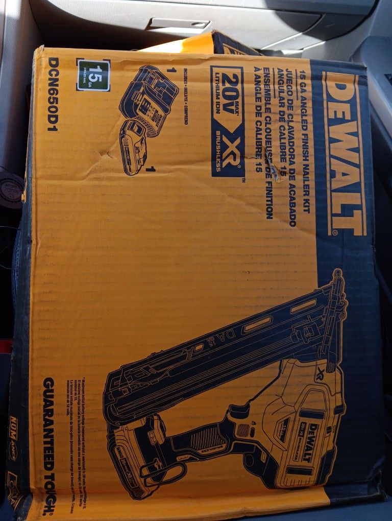 Dewalt15° Angled nail Gun