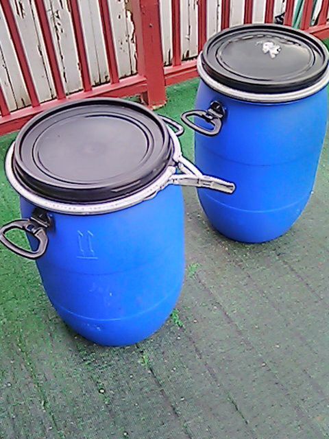Blue drums with lid n lock for sale