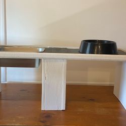 Elevated Feeding Station