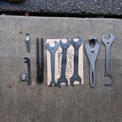 Lot Of Brand Name Bike Tools Take All 60 Dollars 
