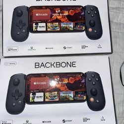 2x Backbone One iPhone Controller (Lightning) – Bundle ) controller for iPhone (the gaming controller that turns your iPhone into a handheld console).