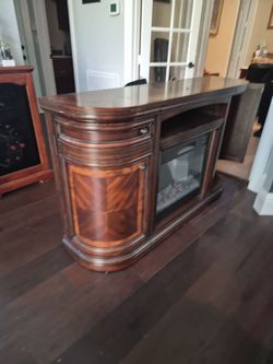 Electric fire place in wood console