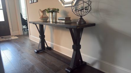 Entry way table