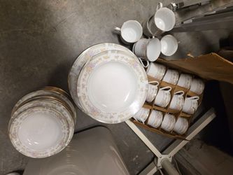 Excel Fine China South Hampton 48 piece  set 1993