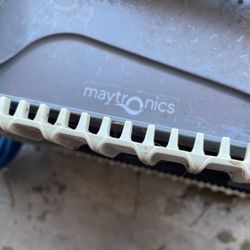 Vacuum for swimming pool