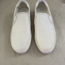 UGG Women Size 9,5. Leather, general contamination, needs cleaning