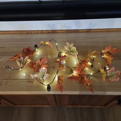 Lighted Maple leaf garland with faux leaves