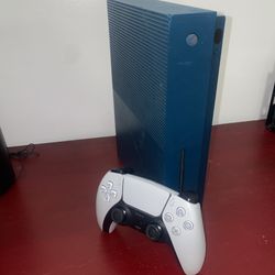 PS5 controller, Xbox console