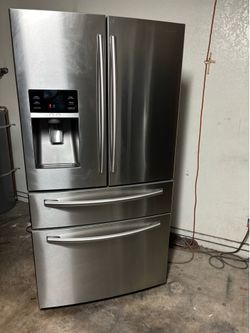 Fridges for sale are Plugged in water ok ((only ice Don’t Work)) free Deliver
