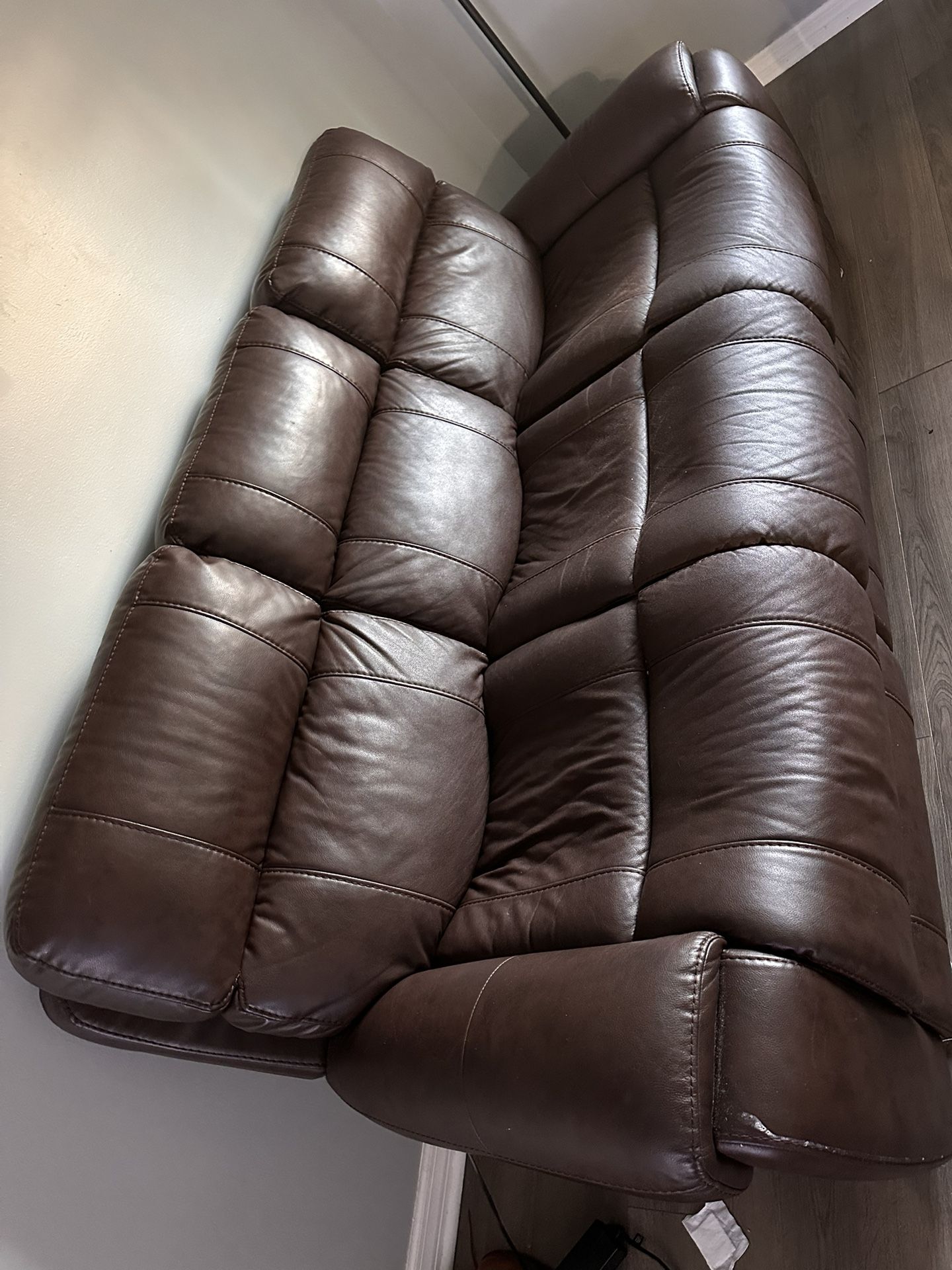 Couch   Leather And Reclaimer 