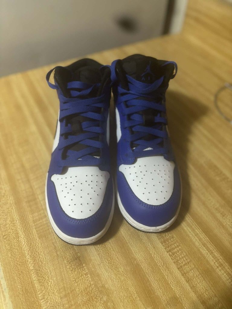 Jordan 1 Mid Game Royal / Black /white Size 7y