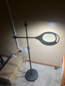 daylight24 Magnifier LED Floor Lamp