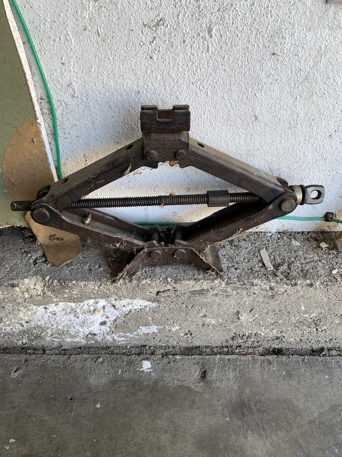 Used Car Jack without turn handle