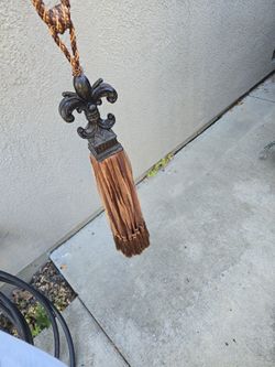 3 Tassles, Gorgeous And Excellent Quality 