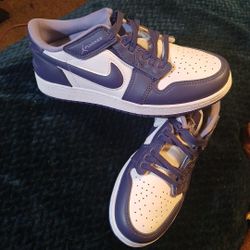 Jordan Flyease Purple And White Size 7y