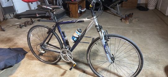 Blue and Silver Gary Fisher hybrid bicycle very clean