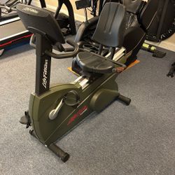 Life Fitness 9500HR LifeCycle Recumbent Bike (Commercial Grade)