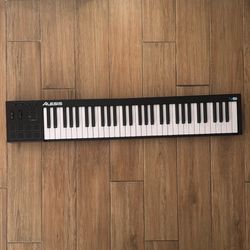 Alesis V61 - 61-key Midi Controller with 8-Back Lit Pads