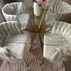 Dining Table & Chairs 