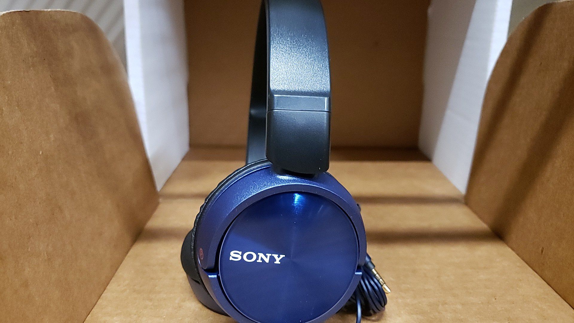 Sony mdrzx310ap. Wired on ear headphones