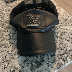 Loui V Hat