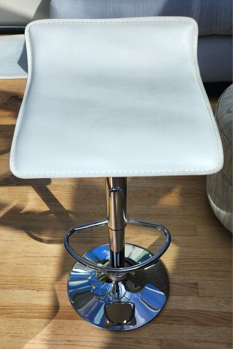 Bar Stool - Height-adjustable, Swiveling, Modern