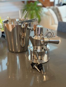 10-Piece Cocktail Shaker Set – Like New, Complete Bar Kit