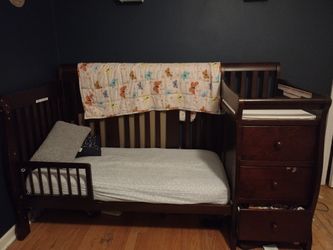 Toddler bed/ crib