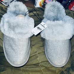 Very nice women's slippers new only $18