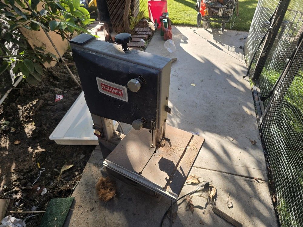 Craftnan  Table Top Band Saw.  