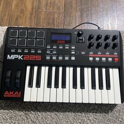 Akai MPK 225 Keyboard