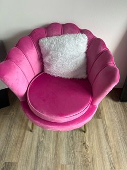 Vanity pink chair