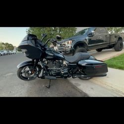 2024 Harley-Davidson Road