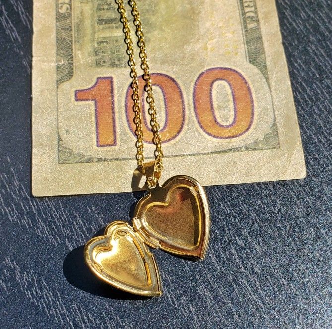 Valentines Golden Heart Locket 18 Inch Chain Necklace