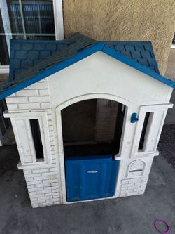 Kids play house