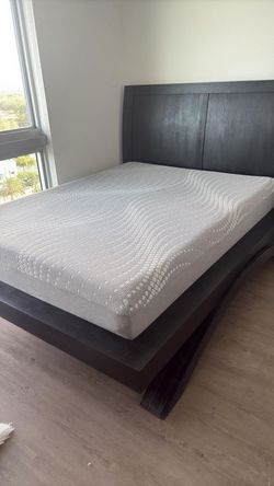 Queen Platform  Bed frame with headborard and Matress